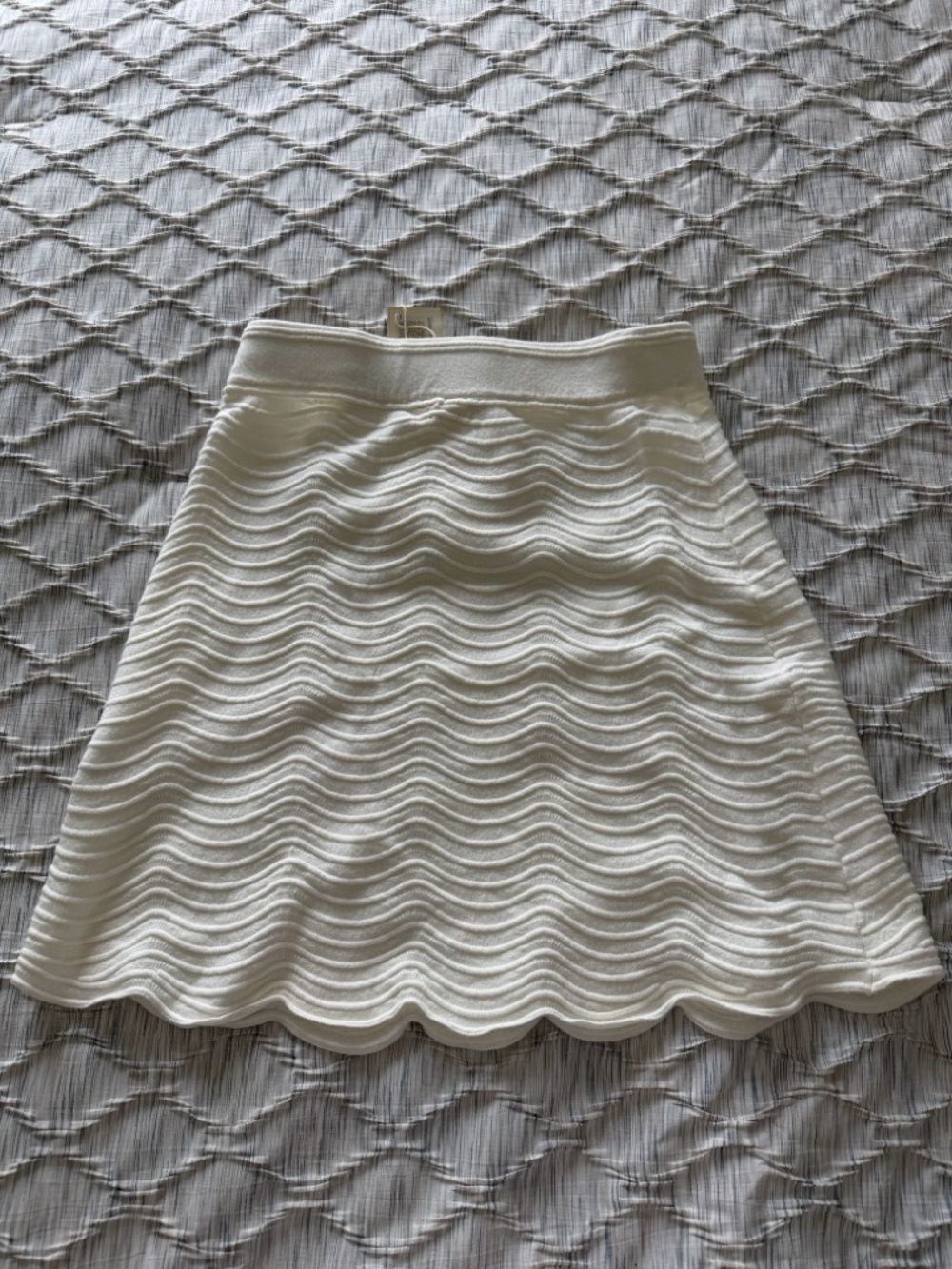 Women’s Scalloped Wave Knit Skirt - White